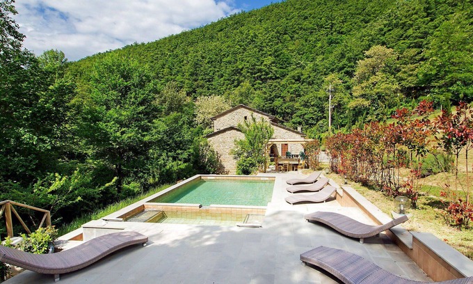 Sansepolcro Villa | Beautiful private villa for 15 guests with WIFI, hot tub, private pool, TV, patio and pets allowed