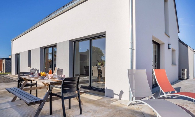 Bolleville House | Beautiful private villa for 10 guests with WIFI, TV, terrace, pets allowed and parking