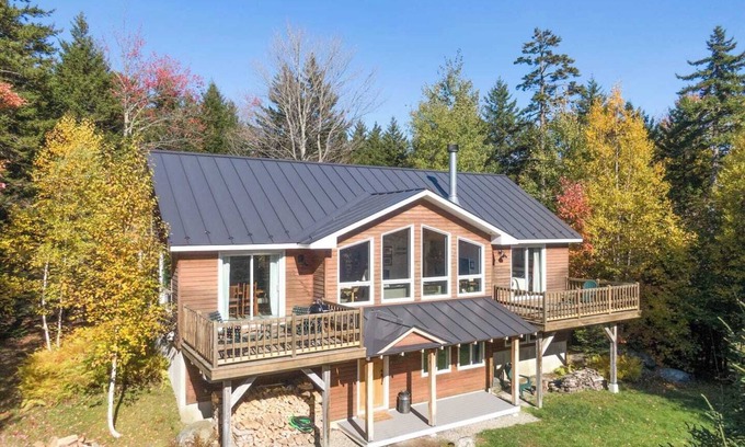 Waitsfield House | Beautiful Private Vermont Home 2 minutes to Sugarbush Resort at Mt. Ellen with views of the slopes