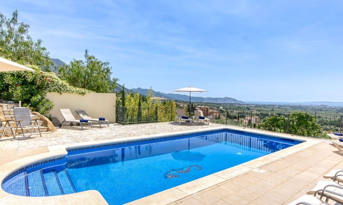 Palau-Saverdera Villa | Beautiful private villa for 8 guests with private pool, A/C, WIFI, TV, terrace and parking