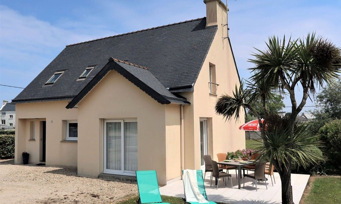 Berven House | Beautiful private villa for 5 guests with WIFI, TV, terrace and pets allowed