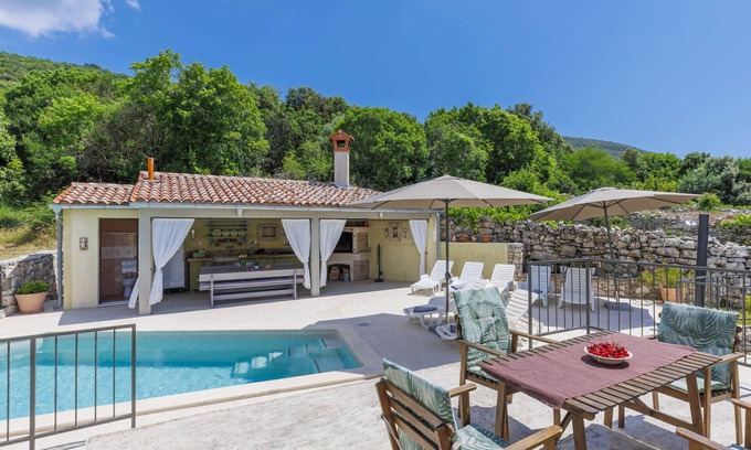 Brovinje House | Beautiful private villa for 8 guests with WIFI, A/C, private pool, TV, terrace and parking