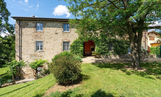 Vicchio Villa | Beautiful private villa for 10 guests with TV, pets allowed, panoramic view and parking