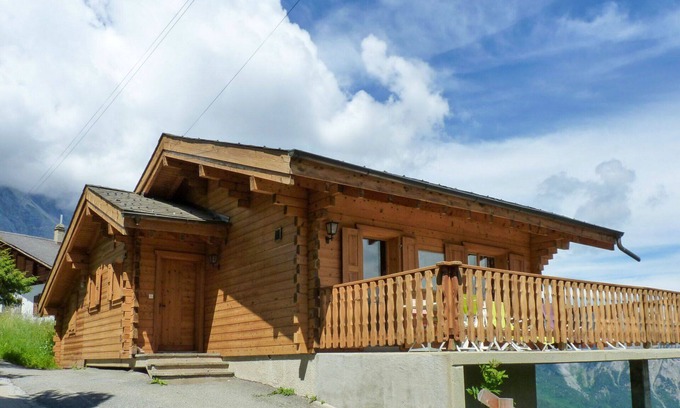 Leytron House | Beautiful private villa for 8 people with TV, terrace and pets allowed