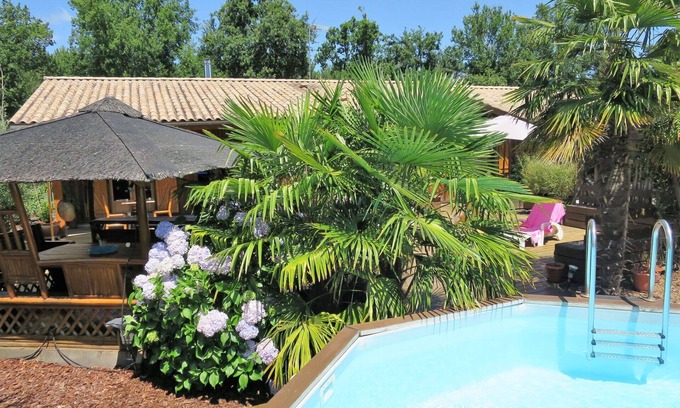 Le Porge House | Beautiful private villa for 6 people with A/C, WIFI, private pool, TV and patio