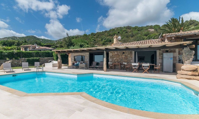 Porto Cervo Villa | Beautiful private villa for 9 guests with WIFI, private pool, A/C, TV and patio