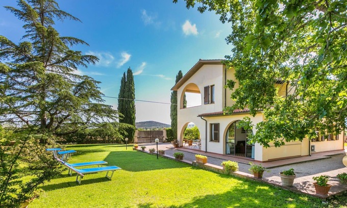 Capalbio House | Beautiful private villa for 14 guests with A/C, WIFI, TV, patio, pets allowed and parking