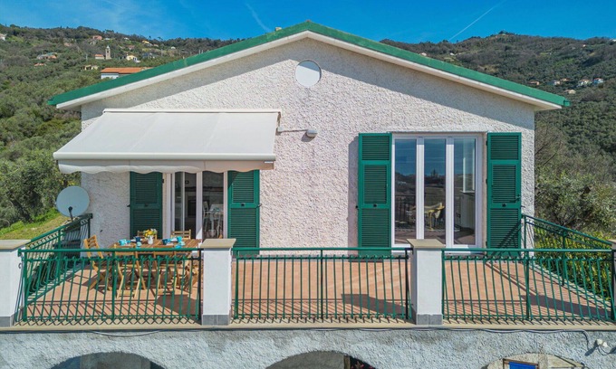 Moneglia House | Beautiful private villa for 6 people with WIFI, A/C, TV, patio, pets allowed and parking