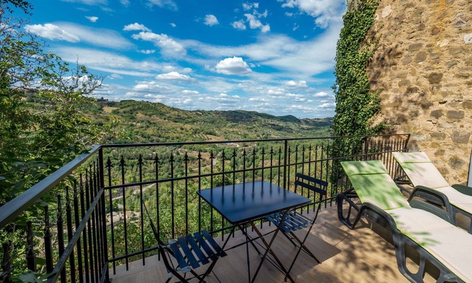 Seggiano House | Beautiful private villa for 4 guests with WIFI, A/C, hot tub, TV, terrace and panoramic view