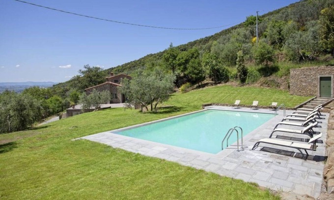 Cortona Villa | Beautiful private villa for 11 guests with sauna, A/C, hot tub, private pool, WIFI and TV