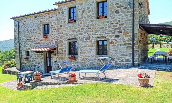 Pieve di Chio Villa | Beautiful private villa for 8 people with private pool, WIFI, patio and pets allowed