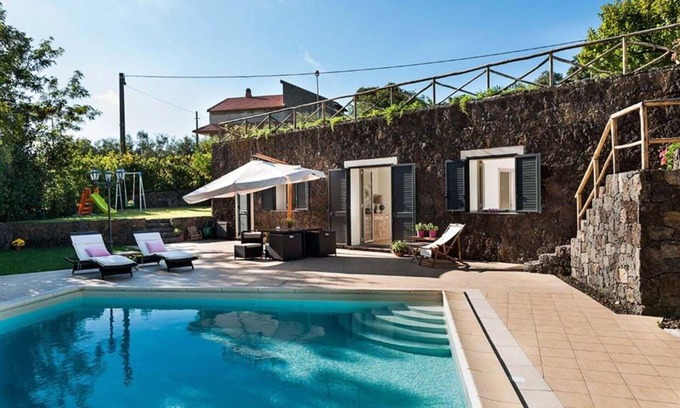 Ragalna House | Beautiful private villa for 4 guests with private pool, A/C, WIFI, TV and terrace