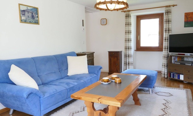 Grono House | Beautiful private villa for 5 guests with WIFI, TV, patio, pets allowed and panoramic view