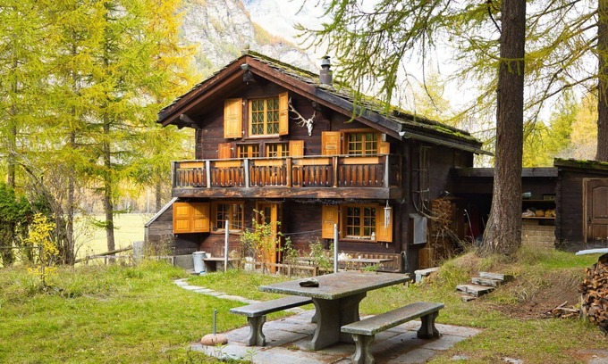 Taesch House | Beautiful private villa for 3 guests with WIFI, TV, terrace and panoramic view