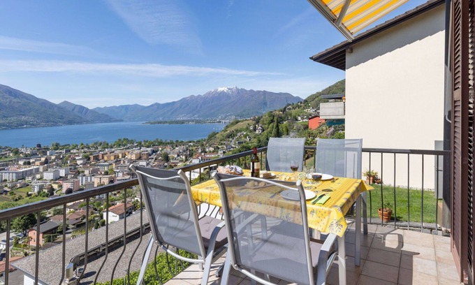 Gordola House | Beautiful private villa for 4 people with WIFI, TV, balcony, pets allowed and panoramic view