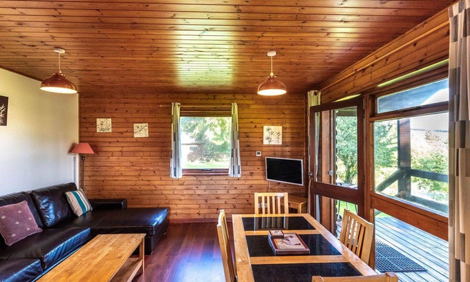 Fivelanes House | Beautiful private villa for 4 guests with WIFI, hot tub, TV, patio, pets allowed and panoramic v.