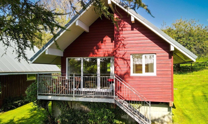 Fivelanes House | Beautiful private villa for 4 guests with hot tub, WIFI, TV and patio