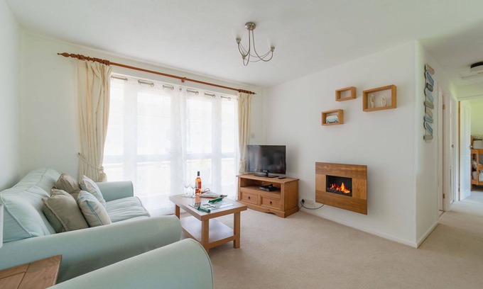 Liskeard House | Beautiful private villa for 8 people with WIFI, TV and patio