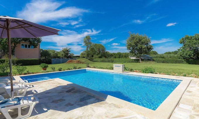 Muntic House | Beautiful private villa with private pool, WIFI, A/C, TV, patio, pets allowed and parking