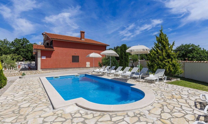 Rogocana House | Beautiful private villa for 12 guests with WIFI, private pool, TV, patio and parking
