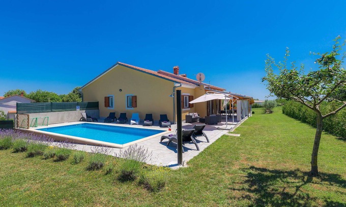 Juricev Kal House | Beautiful private villa for 10 people with private pool, A/C, WIFI, TV, terrace and parking