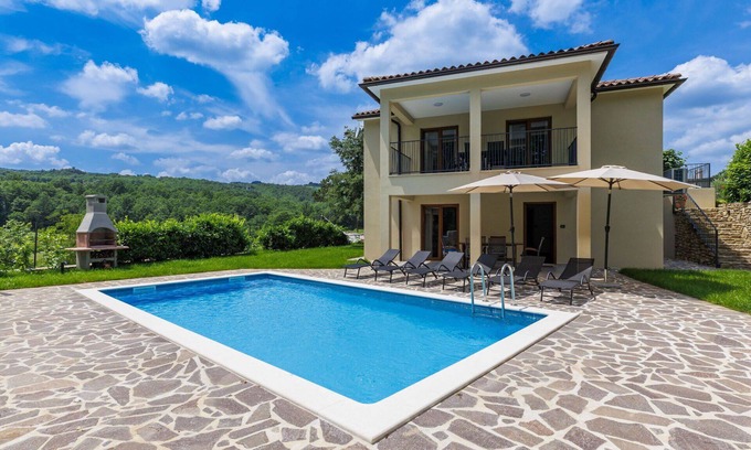 Pican House | Beautiful private villa with WIFI, A/C, private pool, TV, terrace, pets allowed and parking