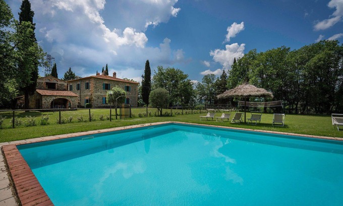 Bucine Villa | Beautiful private villa with WIFI, A/C, private pool, patio, pets allowed, panoramic view, parking