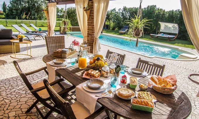 Ca' Pirami Villa | Beautiful private villa with A/C, hot tub, WIFI, private pool, TV, pets allowed and panoramic view