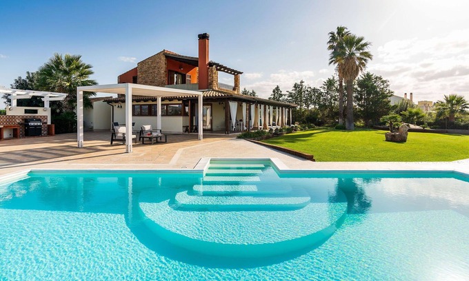Mockarta Villa | Beautiful private villa with WIFI, private pool, A/C, TV, terrace, panoramic view and parking