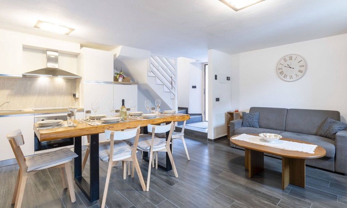 Piuro House | Beautiful private villa for 6 guests with WIFI, TV, patio, pets allowed and parking