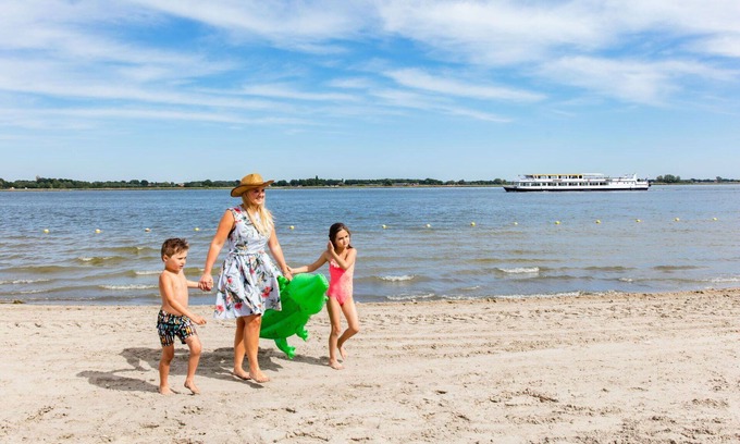 Biddinghuizen House | Beautiful private villa for 4 guests with pool, WIFI, TV and terrace