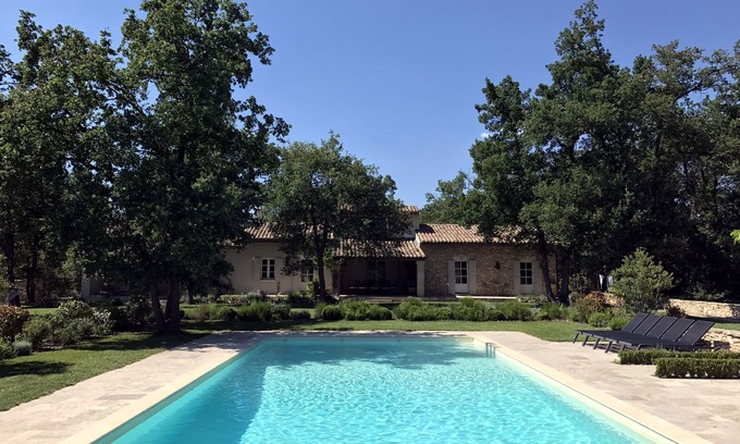 Roussillon Villa | Beautiful Provence House in the Luberon - Heated Swimming Pool & Large Gardens.