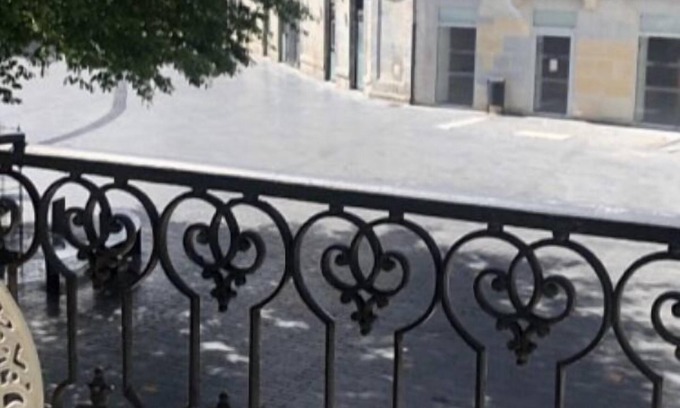 Besancon Old Town Apartment | Beautiful, quiet apartment with balcony in the heart of the historic center.