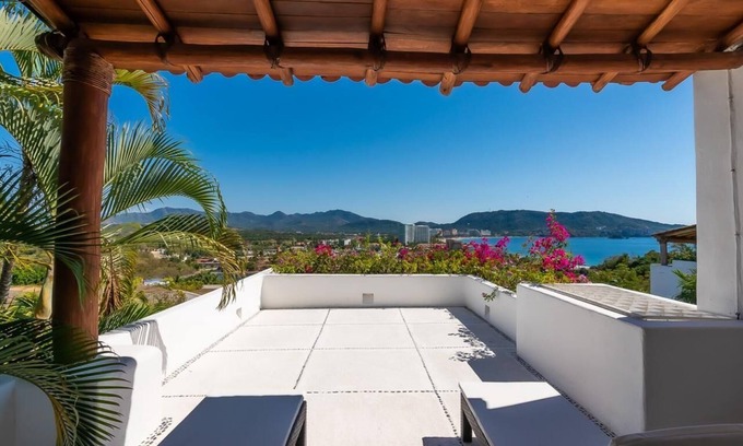 Ixtapa Villa | Beautiful remodeled Villa Ixtapa Zi, luxury development, amenities.