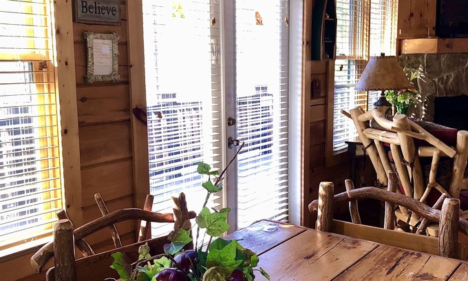 Murphy Cabin | Beautiful real log cabin in Wilderness Walk