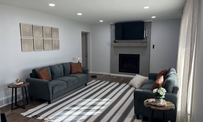 Southwyck House | Beautiful Relaxing Home Near a Golf Course and Restaurants