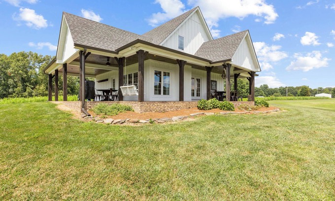 Mammoth Cave House | Beautiful Relaxing House w a private lake joining the Mammoth Cave National Park