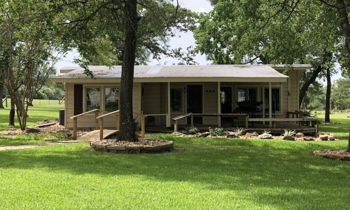 Anderson Cabin | Beautiful remodeled cabin on breathtaking ranch!