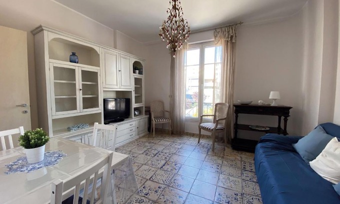 Les Baumettes Apartment | BEAUTIFUL renovated apartment ,NEXT TO THE BEACH ! AIR-C, FREE PARKING!