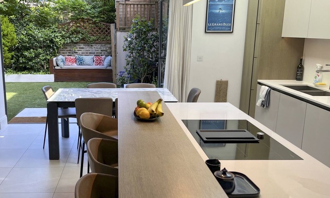 Holland Park House | Beautiful Renovated House With Garden in Highly Sought After Area