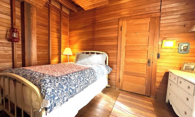 Roaring Brook Cottage | Beautiful Roaring Brook Cottage in Harbor Springs, MI with private beach access