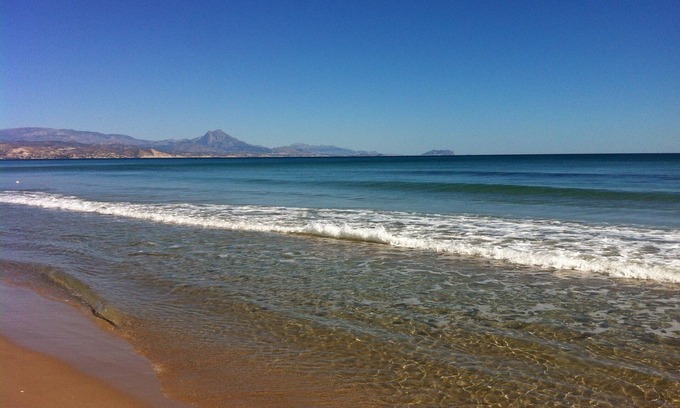Playa de San Juan House | BEAUTIFUL ROOM FOR RENT WITH BATH IN URB. WITH POOL AND NEXT TO THE BEACH