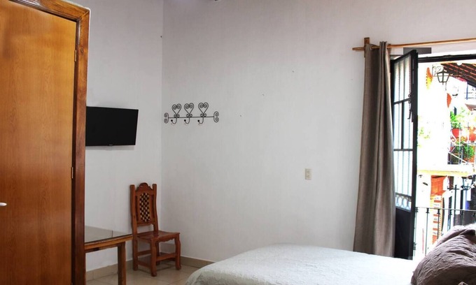 Taxco Apartment | Beautiful room TURQUEZA with balcony TAXCOMAGICO