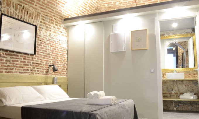Barrio de La Latina Apartment | Beautiful Royal Palace Loft