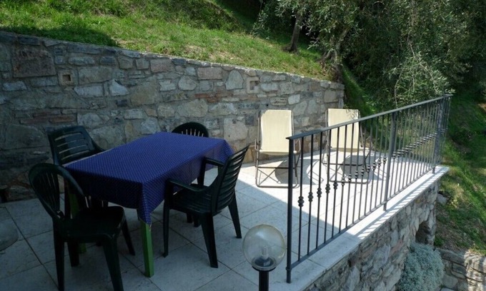 Gargnano House | Beautiful Rustico with terrace and garden for 4-6 persons with lake view