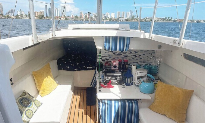 Aventura Boat Rental | Beautiful sailboat with free parking