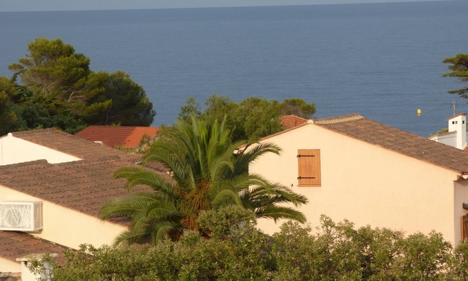 Saint-Aygulf Apartment | Beautiful Sea View – Terrace (Loggia) – 300 m from the Beach – Near Shops Wi-Fi