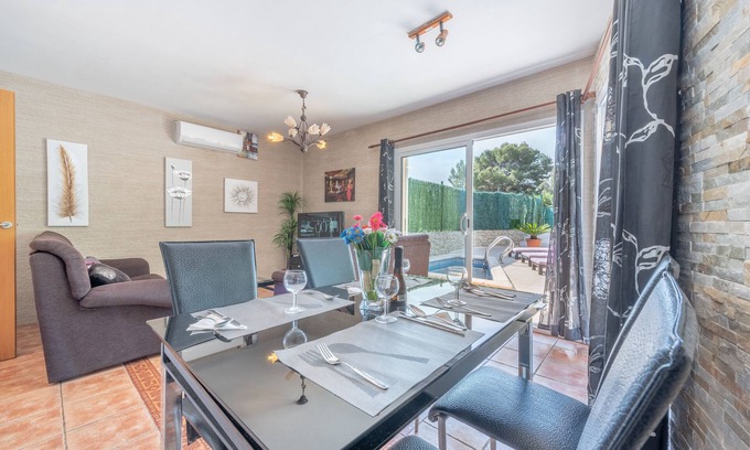 Alcanada Villa | Beautiful semi-detached house with pool and air conditioning near the beach