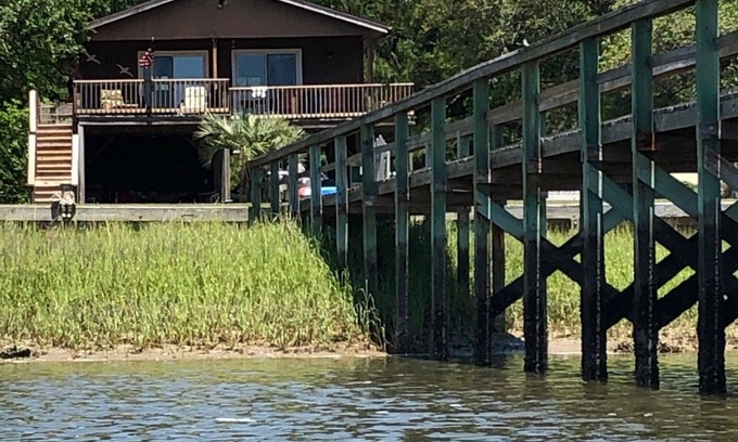 Ocean Isle Beach House | Beautiful setting on the Intracoastal Waterway! Sleeps 6