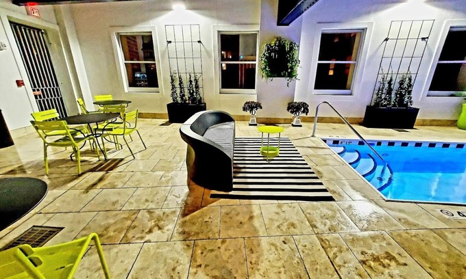 Central Business District Resort | Beautiful Signature 1 Bedroom in Marvelous New Orleans Louisiana